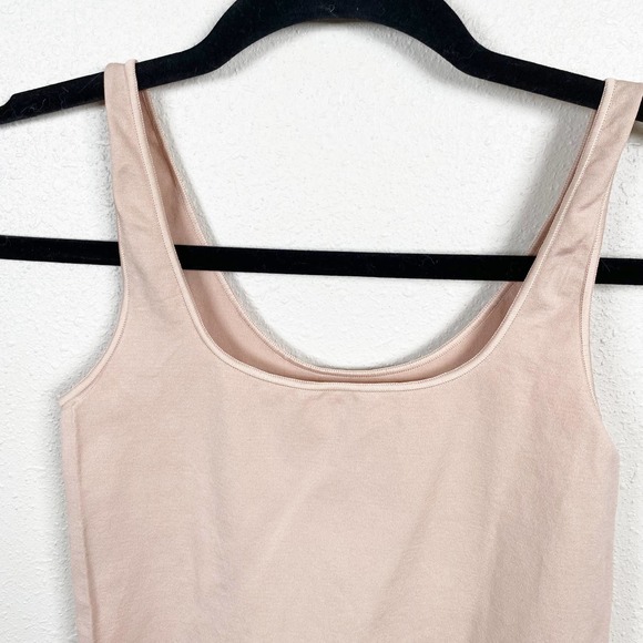 SKIMS Essential Scoop Neck Bodysuit in Sandstone Tan Nude Thin Strap Size XXS/XS - Picture 4 of 9